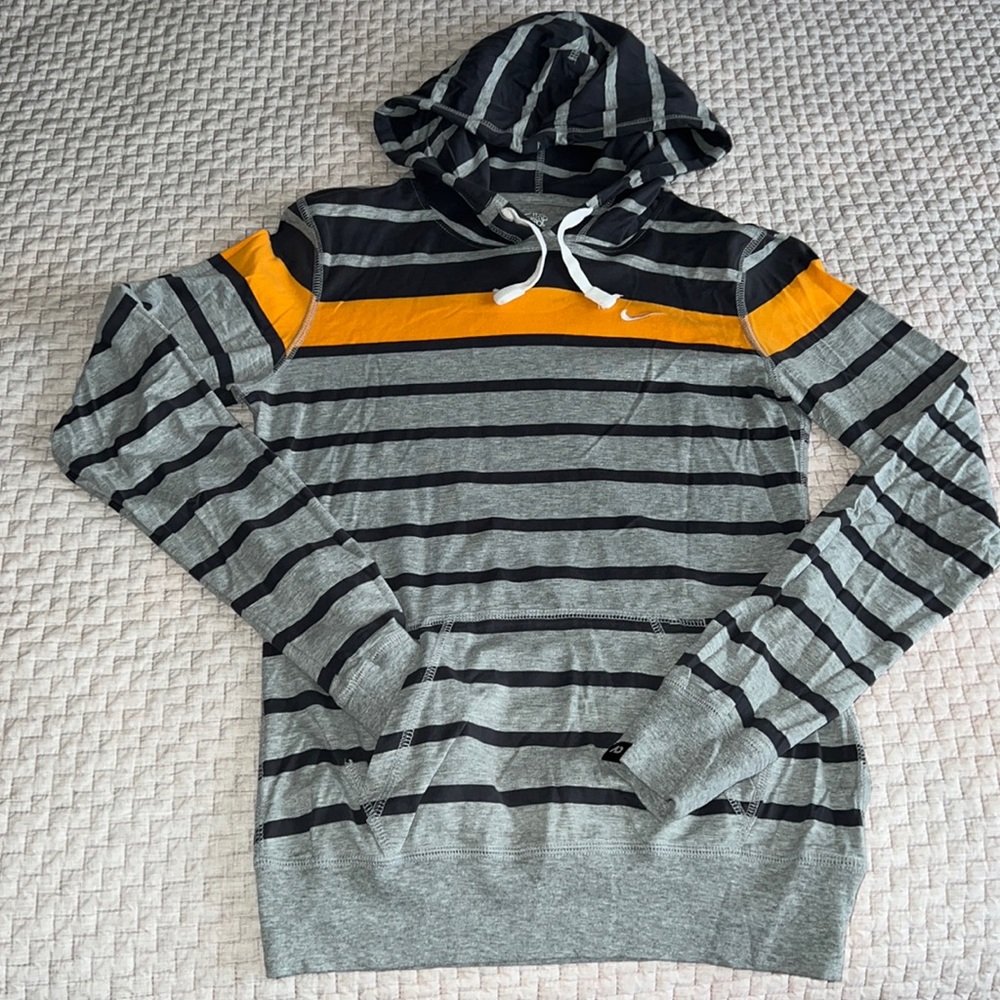 Women’s Nike hoodie top size S